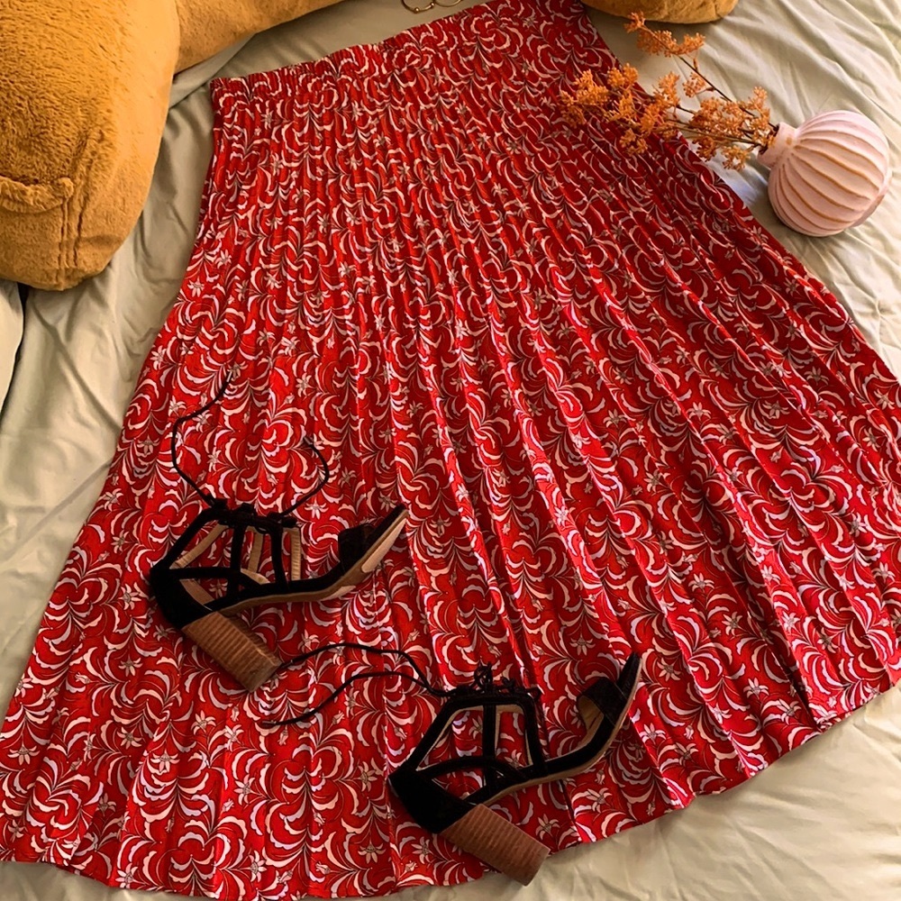 MAX STUDIO WOMENS PLEATED SKIRT LONG RED NWOT CONDITION ELASTIC WAISTBAND FLORAL